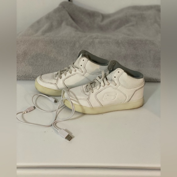 Sketchers light up shoes, kids - Picture 10 of 14